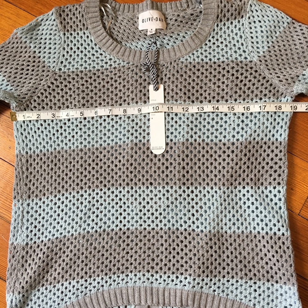 OLIVE & OAK High/Low Split Back Sweater Top NWT - Picture 6 of 8